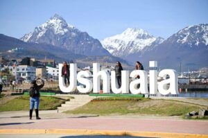 Ushuaia Turismo Letras